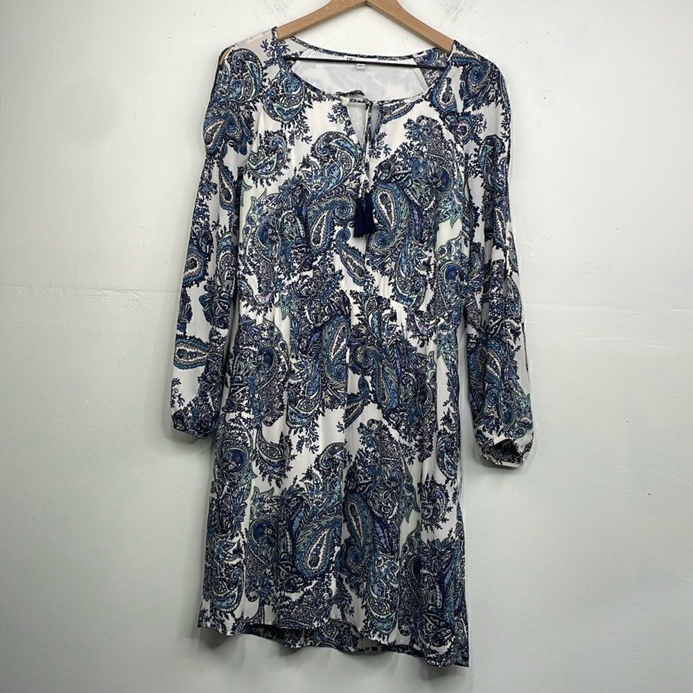 DR2 by Daniel Rainn Blue White Paisley Shift Dress Tassel Tie Neck Split MEDIUM